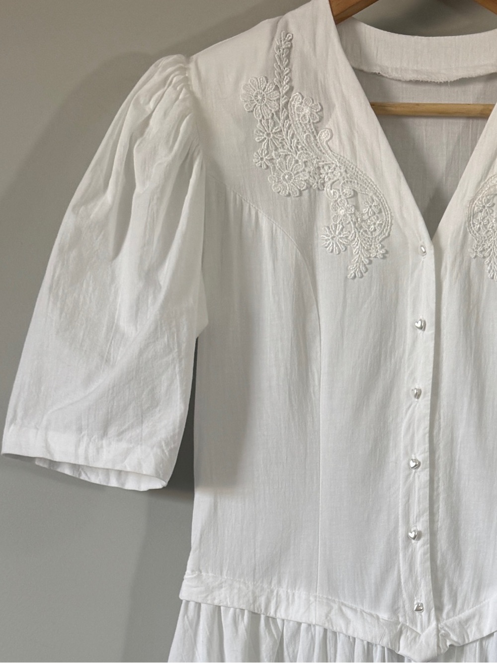 VTG 80s White Cotton lace detail heart button Dress Embroidered romantic boho 8 - Picture 9 of 11